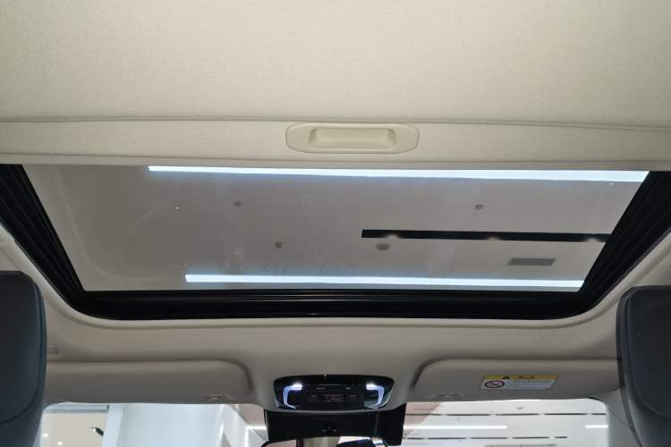 Used Toyota Camry 2026 Model Dual-Engine 2.0HSE Sport Lite Edition Headliner