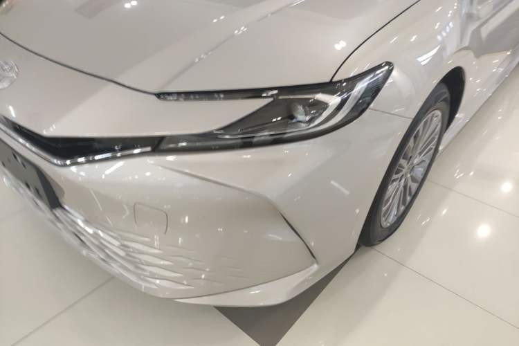Used Toyota Camry 2026 Model 2.0E Elite Edition Left Front Headlight