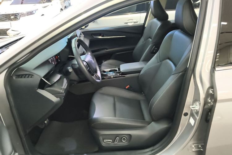 Used Toyota Camry 2026 Model Dual-Engine 2.0HSE Sport Lite Edition Left Front Seat