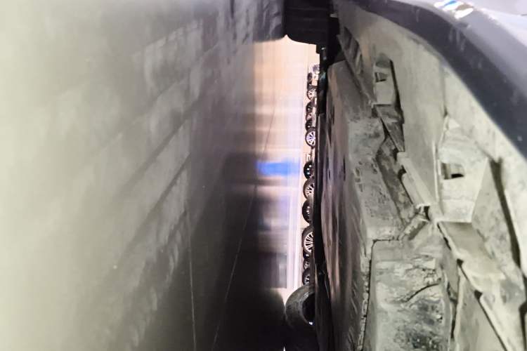 Used Toyota Camry 2026 Model Dual-Engine 2.0HSE Sport Lite Edition Left Side Sill