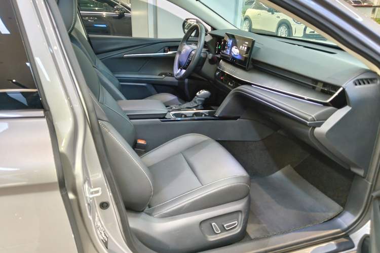 Used Toyota Camry 2026 Model Dual-Engine 2.0HSE Sport Lite Edition Right Front Seat