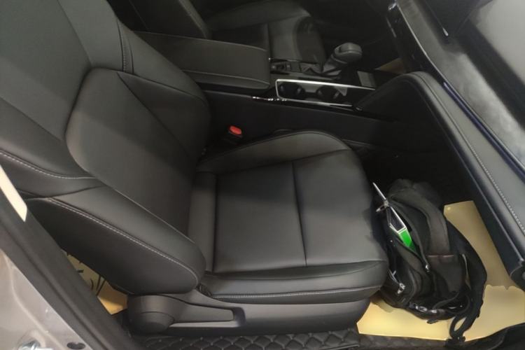 Used Toyota Camry 2026 Model 2.0E Elite Edition Right Front Seat