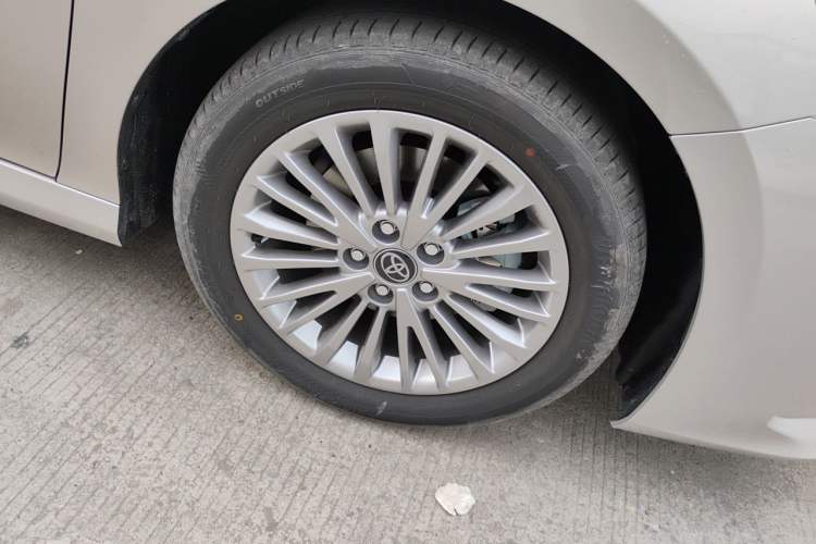 Used Toyota Camry 2026 Model 2.0E Elite Edition Right Front Wheel Hub