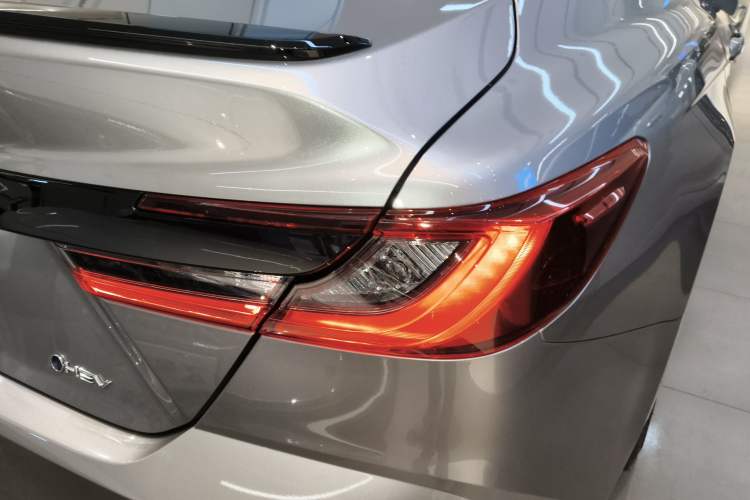 Used Toyota Camry 2026 Model Dual-Engine 2.0HSE Sport Lite Edition Right Rear Taillight