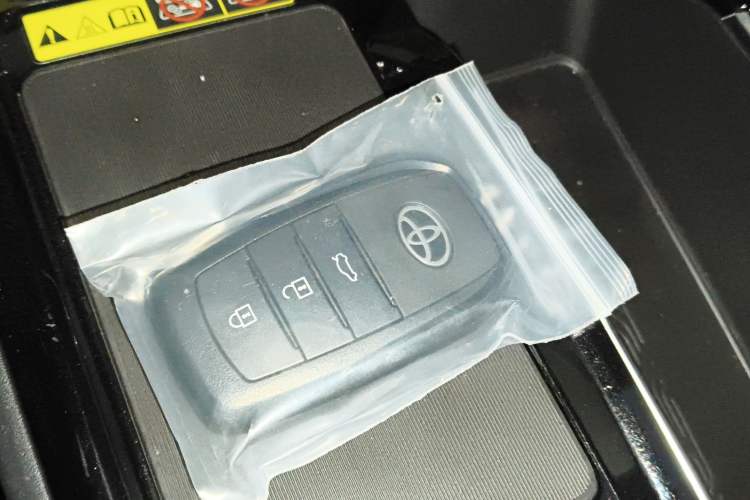 Used Toyota Camry 2026 Model Dual-Engine 2.0HSE Sport Lite Edition Vehicle Key