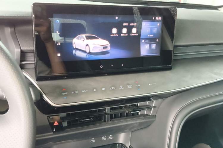 Used Toyota Camry 2026 Model Dual-Engine 2.0HGVP Luxury Edition Audio And AC Panel