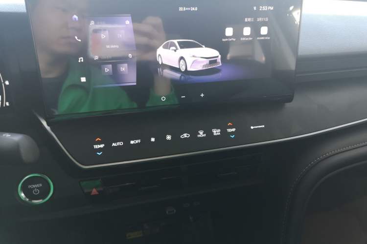 Used Toyota Camry 2026 Model Dual-Engine 2.0HSE Sport Lite Edition Audio And AC Panel