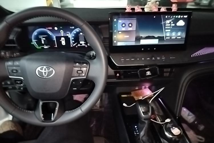 Used Toyota Camry 2026 Model Dual-Engine 2.0HXS Sport Plus Edition Center Console