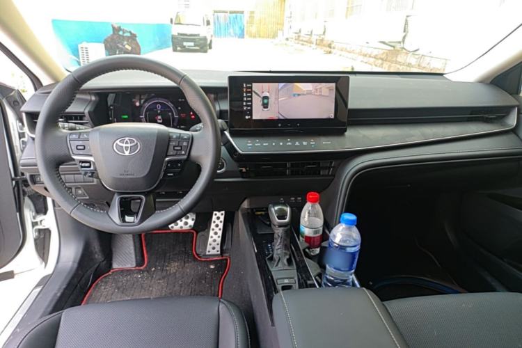 Used Toyota Camry 2026 Model Dual-Engine 2.0HSE Sport Lite Edition Center Console