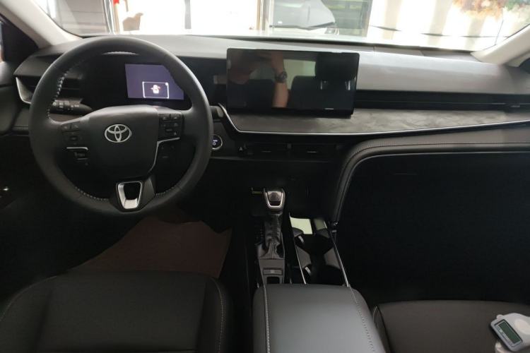 Used Toyota Camry 2026 Model Dual-Engine 2.0HGVP Luxury Edition Center Console