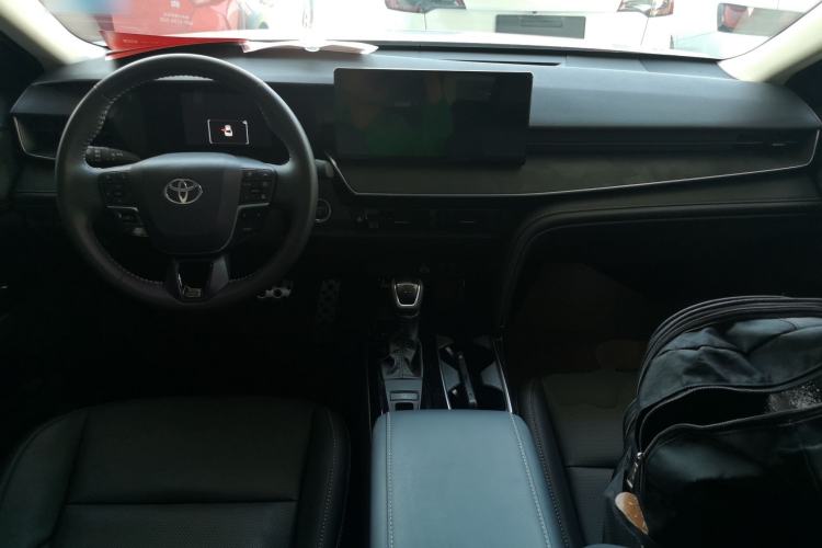 Used Toyota Camry 2026 Model Dual-Engine 2.0HSE Sport Lite Edition Center Console