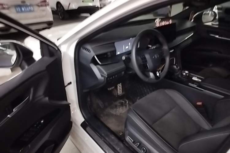 Used Toyota Camry 2026 Model Dual-Engine 2.0HXS Sport Plus Edition Driver Seat