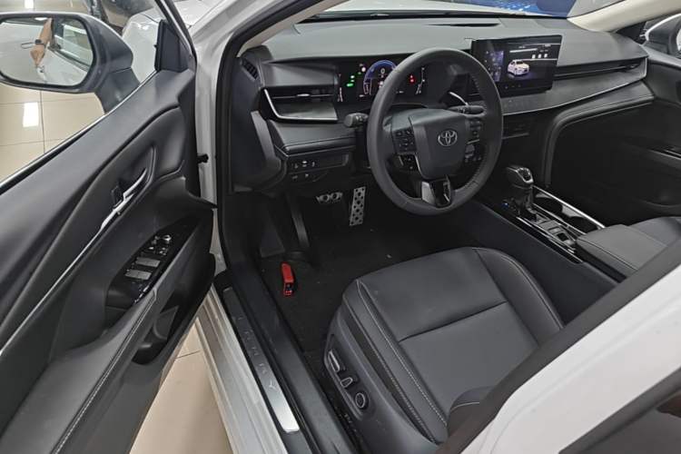 Used Toyota Camry 2026 Model Dual-Engine 2.0HSE Sport Lite Edition Driver Seat