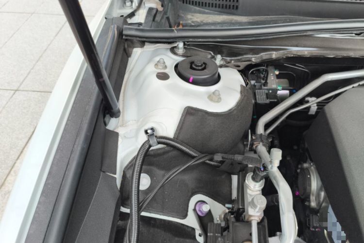 Used Toyota Camry 2026 Model Dual-Engine 2.0HSE Sport Lite Edition Engine Bay Right