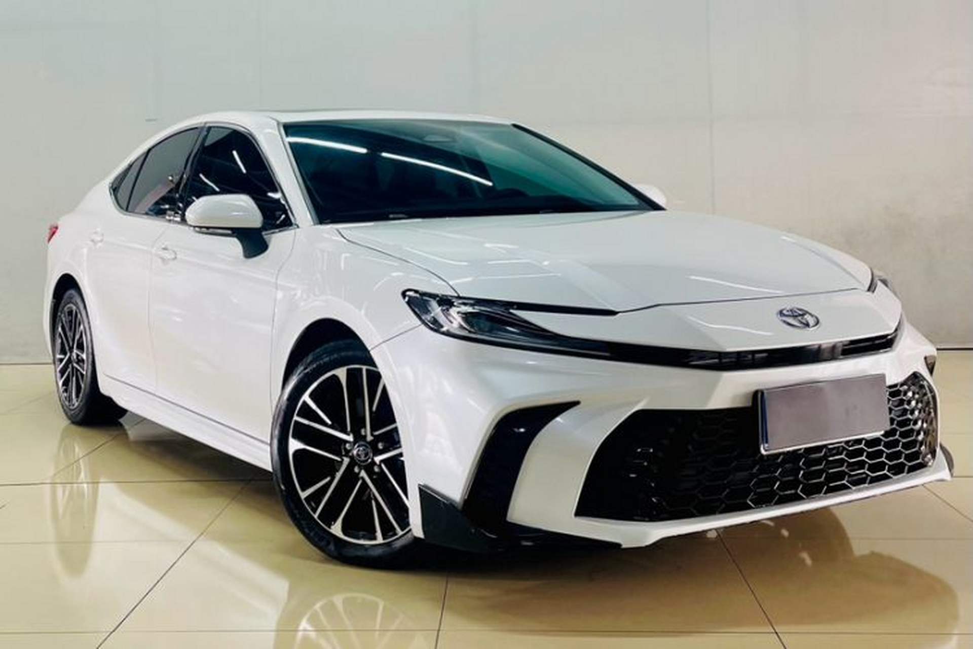 Used Toyota Camry 2026 Model Dual-Engine 2.0HSE Sport Lite Edition Exterior 2