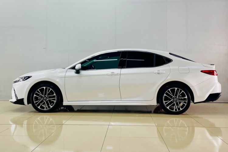 Used Toyota Camry 2026 Model Dual-Engine 2.0HSE Sport Lite Edition Exterior 3