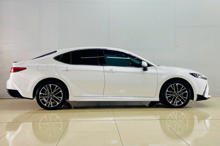 Used Toyota Camry 2026 Model Dual-Engine 2.0HSE Sport Lite Edition Exterior 4