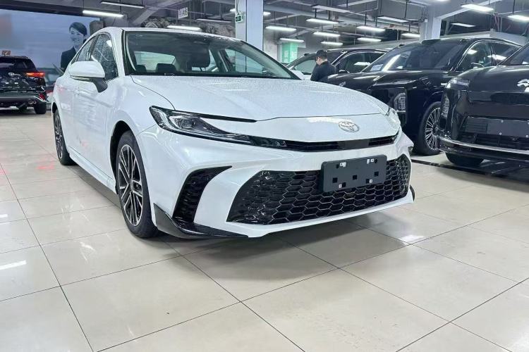 Used Toyota Camry 2026 Model Dual-Engine 2.0HSE Sport Lite Edition Front Right 45 Deg