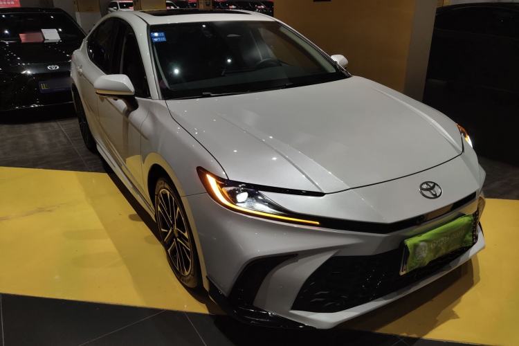 Used Toyota Camry 2026 Model Dual-Engine 2.0HSE Sport Lite Edition Front Right 45 Deg