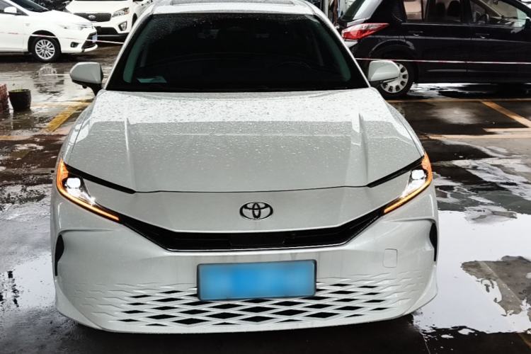 Used Toyota Camry 2026 Model Dual-Engine 2.0HGVP Luxury Edition Front