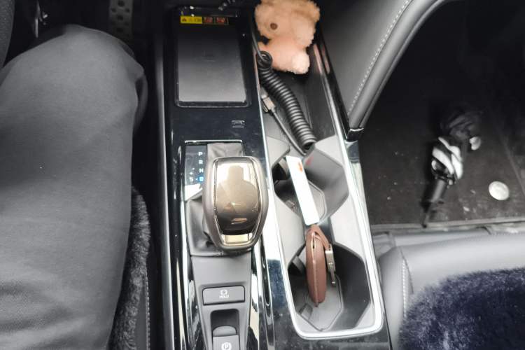 Used Toyota Camry 2026 Model Dual-Engine 2.0HSE Sport Lite Edition Gear Lever