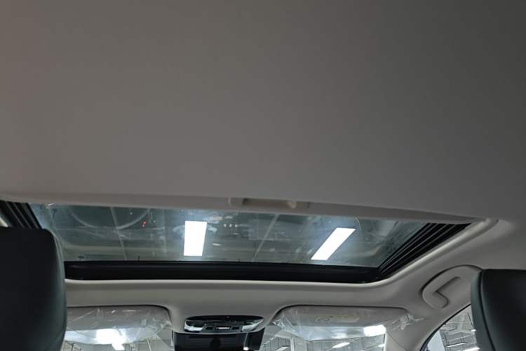 Used Toyota Camry 2026 Model Dual-Engine 2.0HSE Sport Lite Edition Headliner