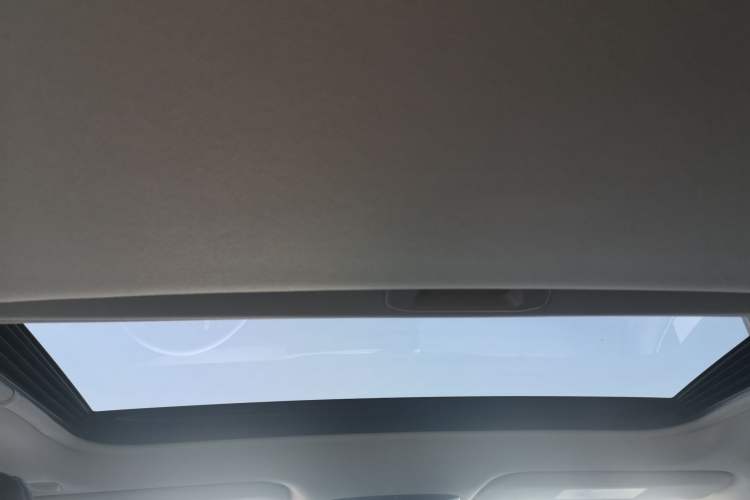 Used Toyota Camry 2026 Model Dual-Engine 2.0HSE Sport Lite Edition Headliner