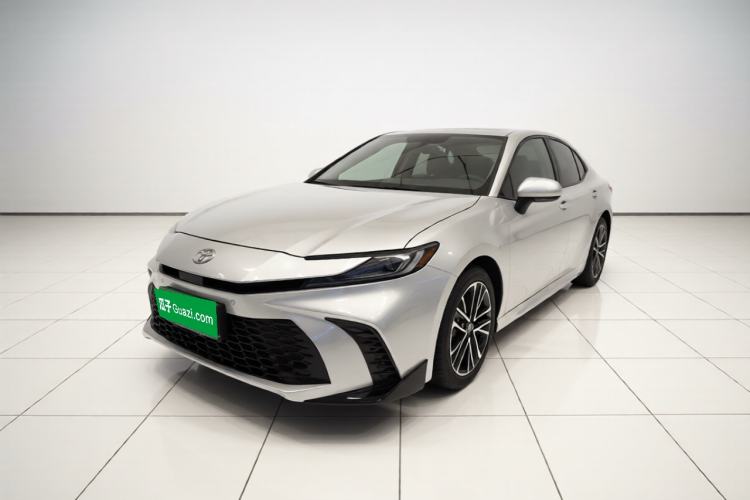 Toyota Camry 2026 Model Dual-Engine 2.0HSE Radiant Edition