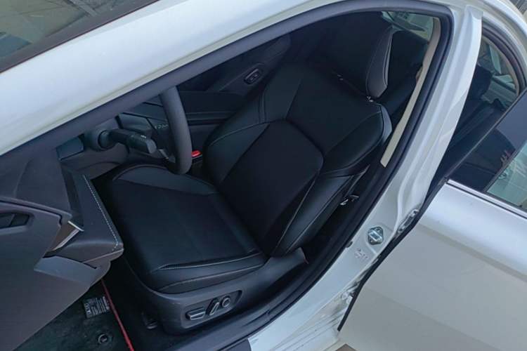 Used Toyota Camry 2026 Model Dual-Engine 2.0HSE Sport Lite Edition Left Front Seat