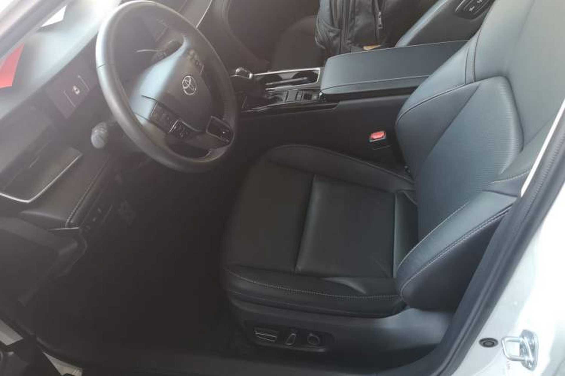 Used Toyota Camry 2026 Model Dual-Engine 2.0HSE Sport Lite Edition Left Front Seat