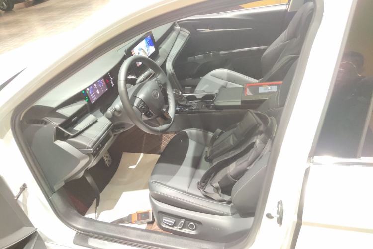 Used Toyota Camry 2026 Model Dual-Engine 2.0HSE Sport Lite Edition Left Front Seat