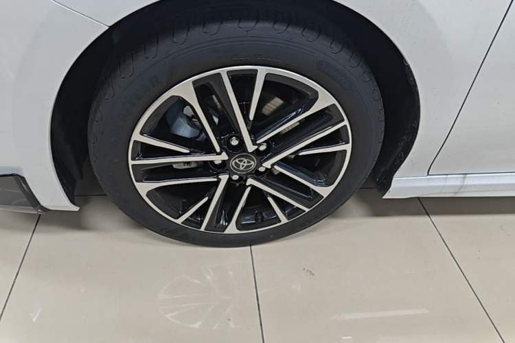 Used Toyota Camry 2026 Model Dual-Engine 2.0HSE Sport Lite Edition Left Front Wheel Hub