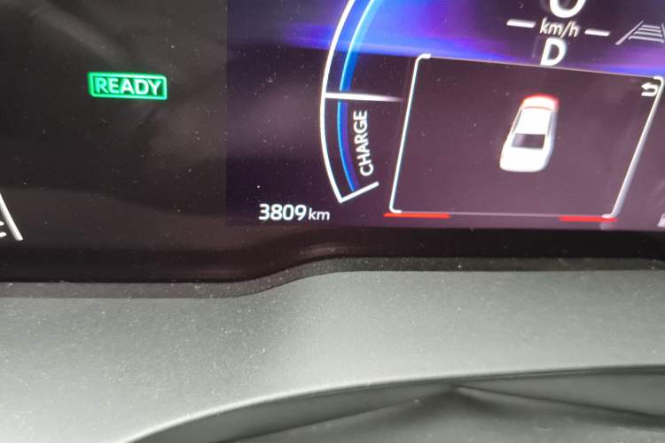 Used Toyota Camry 2026 Model Dual-Engine 2.0HSE Sport Lite Edition Odometer Close Up
