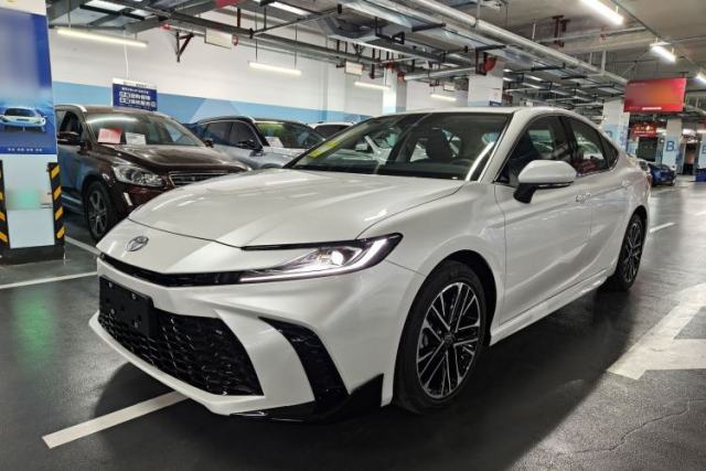 Used Toyota Camry 2026 Model Dual-Engine 2.0HSE Sport Lite Edition