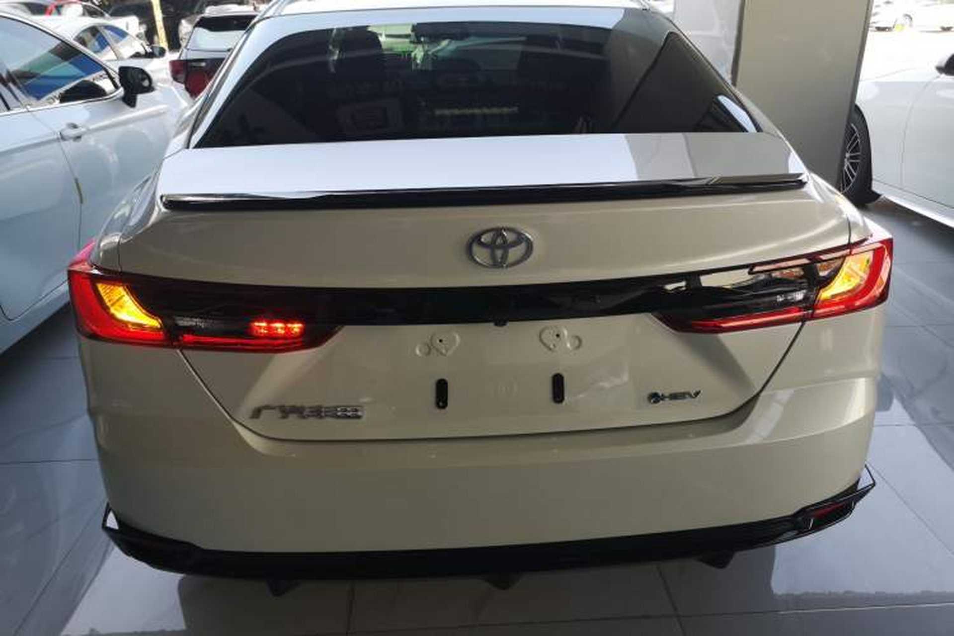 Used Toyota Camry 2026 Model Dual-Engine 2.0HSE Sport Lite Edition Rear