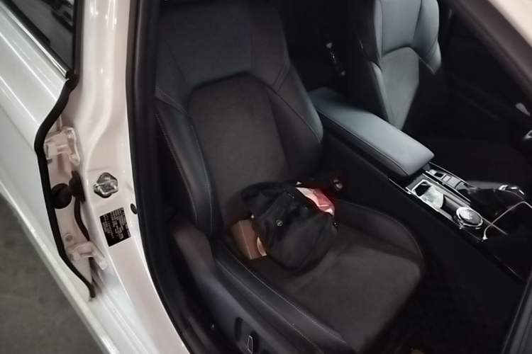 Used Toyota Camry 2026 Model Dual-Engine 2.0HXS Sport Plus Edition Right Front Seat