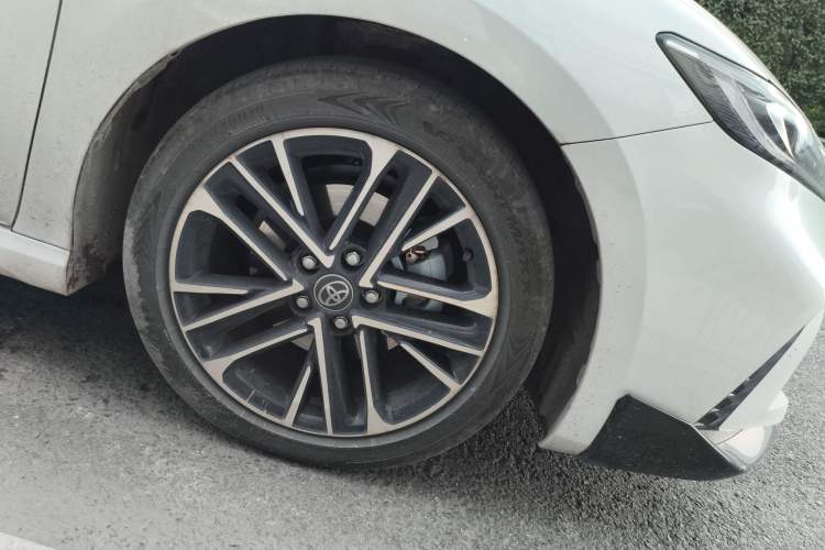 Used Toyota Camry 2026 Model Dual-Engine 2.0HSE Sport Lite Edition Right Front Wheel Hub