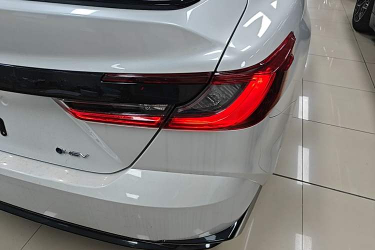 Used Toyota Camry 2026 Model Dual-Engine 2.0HSE Sport Lite Edition Right Rear Taillight