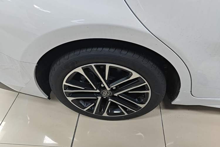 Used Toyota Camry 2026 Model Dual-Engine 2.0HSE Sport Lite Edition Right Rear Wheel Hub