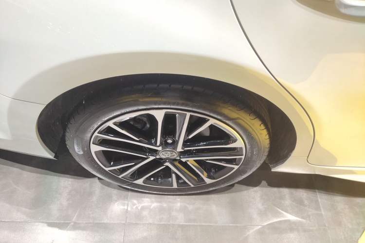 Used Toyota Camry 2026 Model Dual-Engine 2.0HSE Sport Lite Edition Right Rear Wheel Hub
