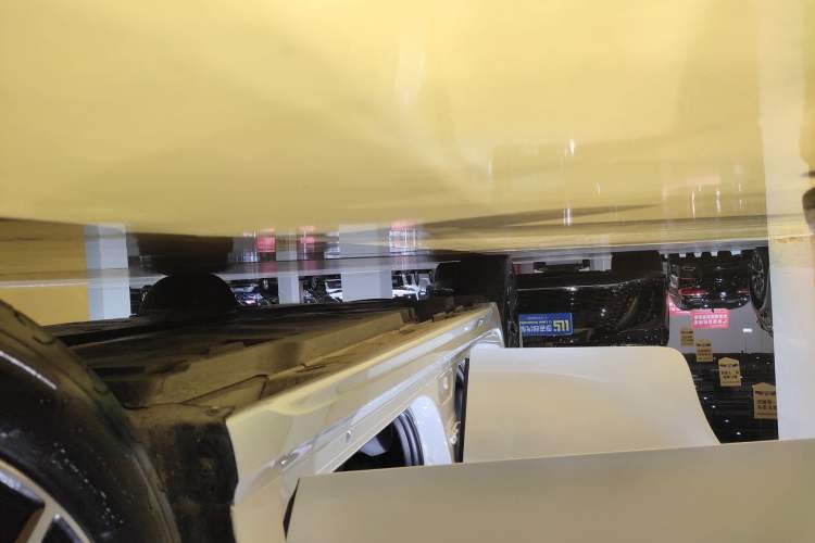 Used Toyota Camry 2026 Model Dual-Engine 2.0HSE Sport Lite Edition Right Side Sill