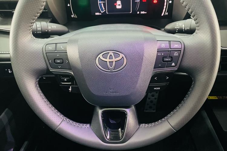 Used Toyota Camry 2026 Model Dual-Engine 2.0HSE Sport Lite Edition Steering Wheel