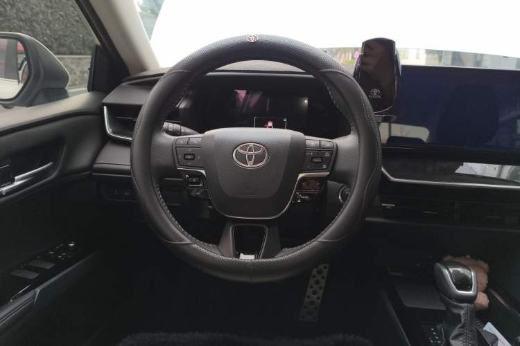 Used Toyota Camry 2026 Model Dual-Engine 2.0HSE Sport Lite Edition Steering Wheel
