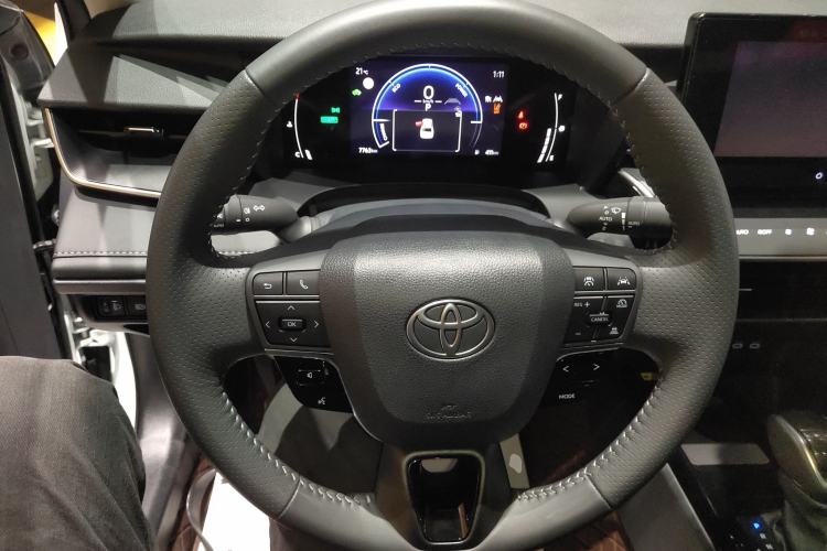 Used Toyota Camry 2026 Model Dual-Engine 2.0HSE Sport Lite Edition Steering Wheel