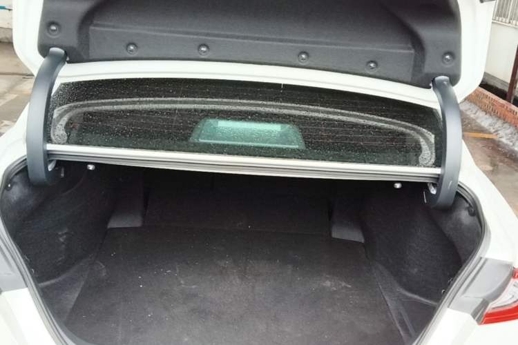 Used Toyota Camry 2026 Model Dual-Engine 2.0HGVP Luxury Edition Trunk