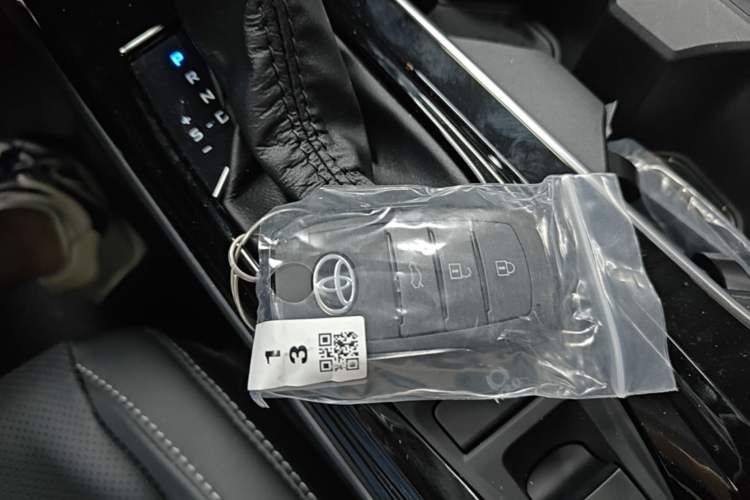 Used Toyota Camry 2026 Model Dual-Engine 2.0HSE Sport Lite Edition Vehicle Key