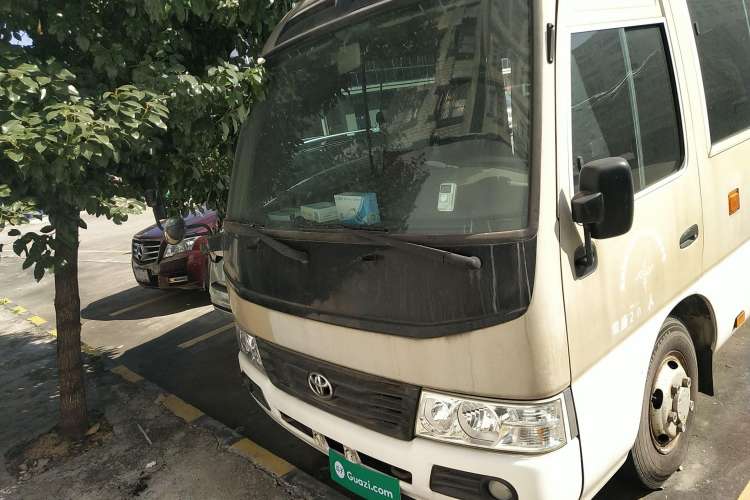 Used Toyota Coaster 2013 2.7L Gasoline Premium Version 20-Seater 3TR Engine Bay