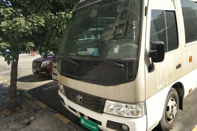 Used Toyota Coaster 2013 2.7L Gasoline Premium Version 20-Seater 3TR Front
