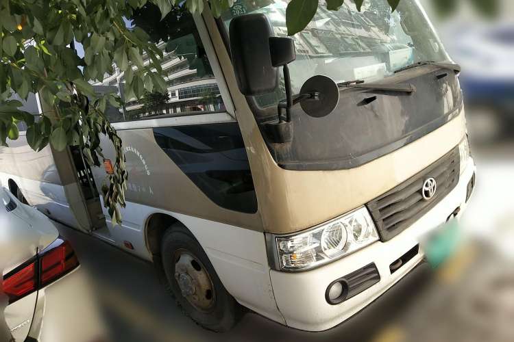 Used Toyota Coaster 2013 2.7L Gasoline Premium Version 20-Seater 3TR Front Right 45 Deg