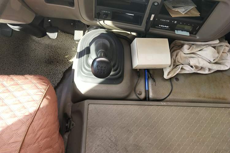 Used Toyota Coaster 2013 2.7L Gasoline Premium Version 20-Seater 3TR Gear Lever